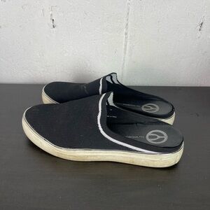 The Wishbone Collection  Slip on sandals size 6